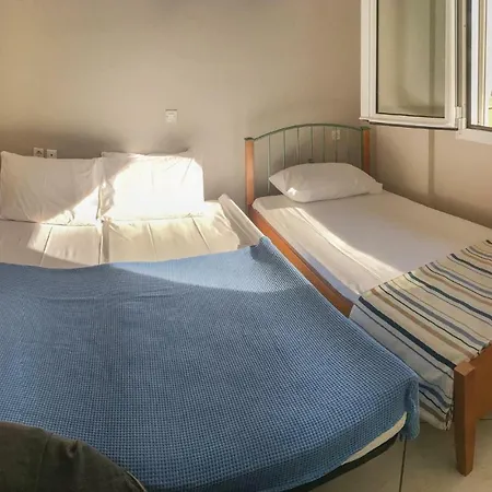 Three-bedroom In Malessine *
