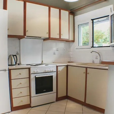 Three-bedroom In Malessine Malesina