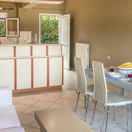 Three-bedroom In Malessine * Malesina