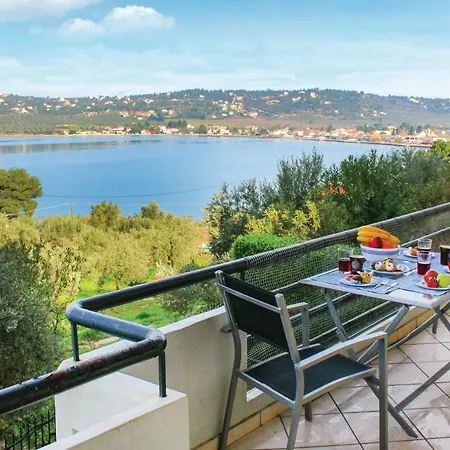 Three-bedroom In Malessine * Malesina